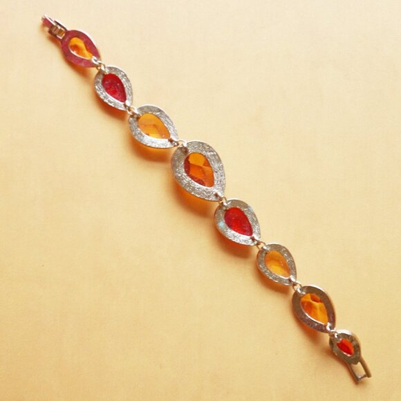 Vintage 1990s Amber & Gold Bezel Set Bracelet – Faceted Teardrop Faux Crystal - Picture 3 of 4